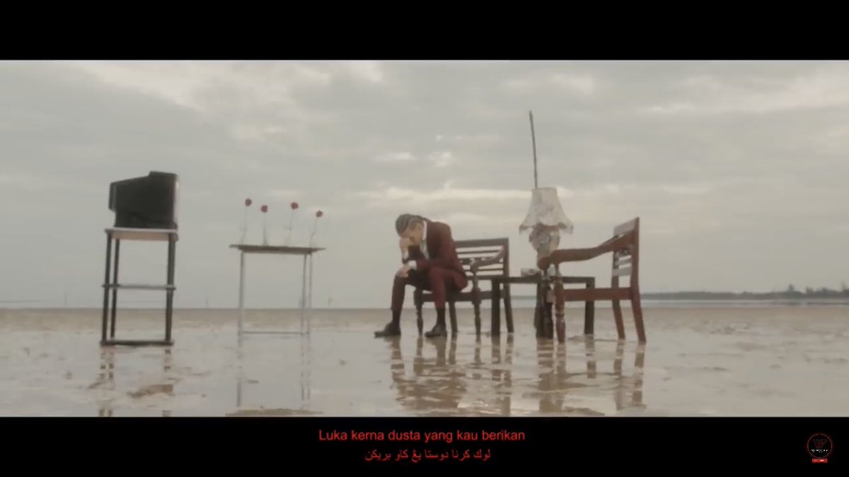 mhermanrawi's tweet photo. Korng yg mana? Haha

#sembah
#maybe #kelip2

Naim D               VS @ainaabdulmusic https://t.co/tJXxgC5dz4