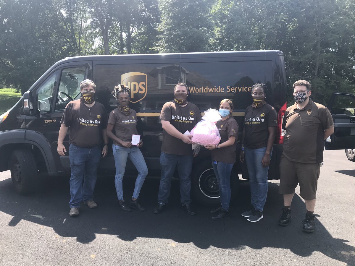 Chesapeake District Health and Safety team taking some time to work with @TheIIIBs Bosom Buddy Baskets for breast cancer patients! @MatthewWGilbert @Astridreyesups @MbaRayo @ChesapeakUPSers @CHSPKelley @Danielm99636874 @gvalentineups @Jimgamble247