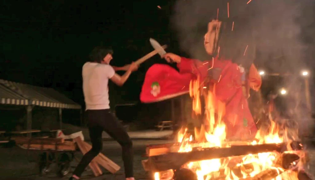 『恐怖人形』ホラー好きはぜひ！！チェーンソーを持った人形・・・。