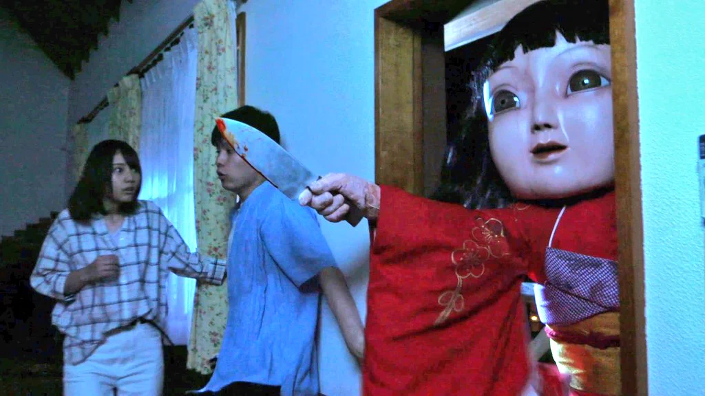 『恐怖人形』ホラー好きはぜひ！！チェーンソーを持った人形・・・。