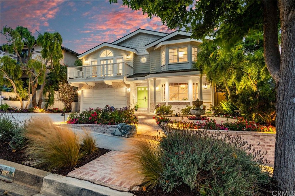 MB_Watcher's tweet image. East MB 4br charmer at 1346 1st closes near asking at $2.491M #ManhattanBeach #realestate mbconfidential.com/manhattan-beac…