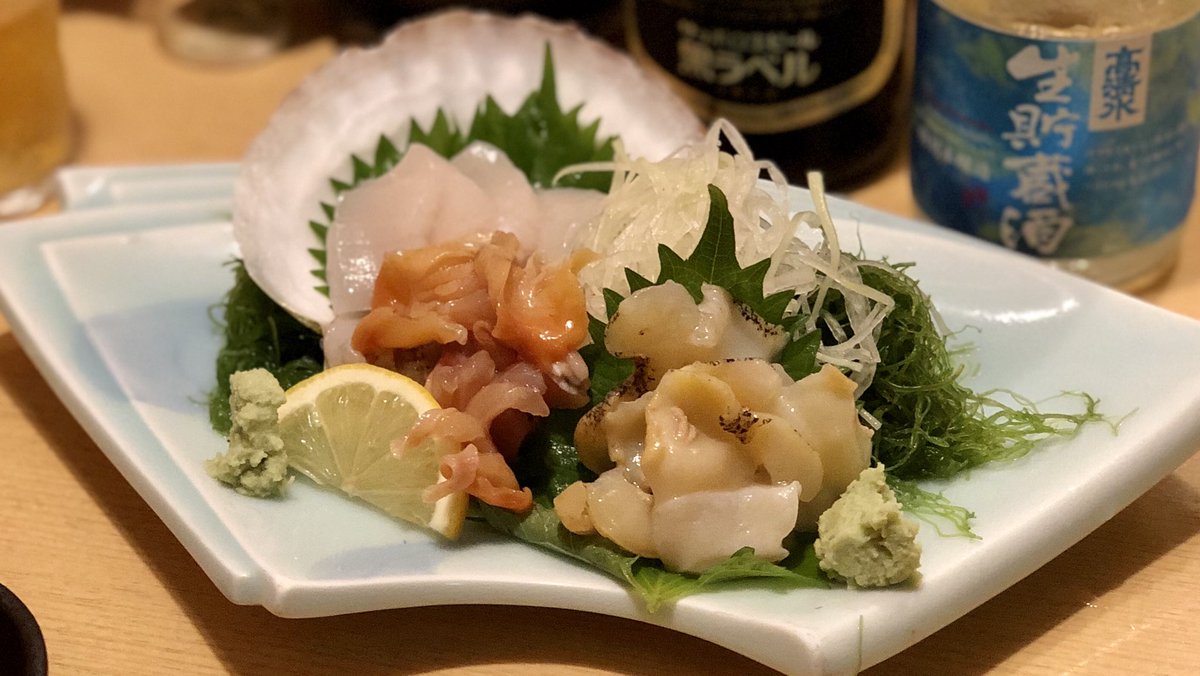 みやもとかずのり 新宿三丁目にある貝料理専門店 はまぐり へ 刺身や煮貝だけでなく 小柱がぎっしり詰まった名物の餃子も旨かった これほど日本酒が進む店は他にあるだろうか 酒をたくさん飲んでも〆にオルニチンたっぷりのしじみ汁を飲めば明日の