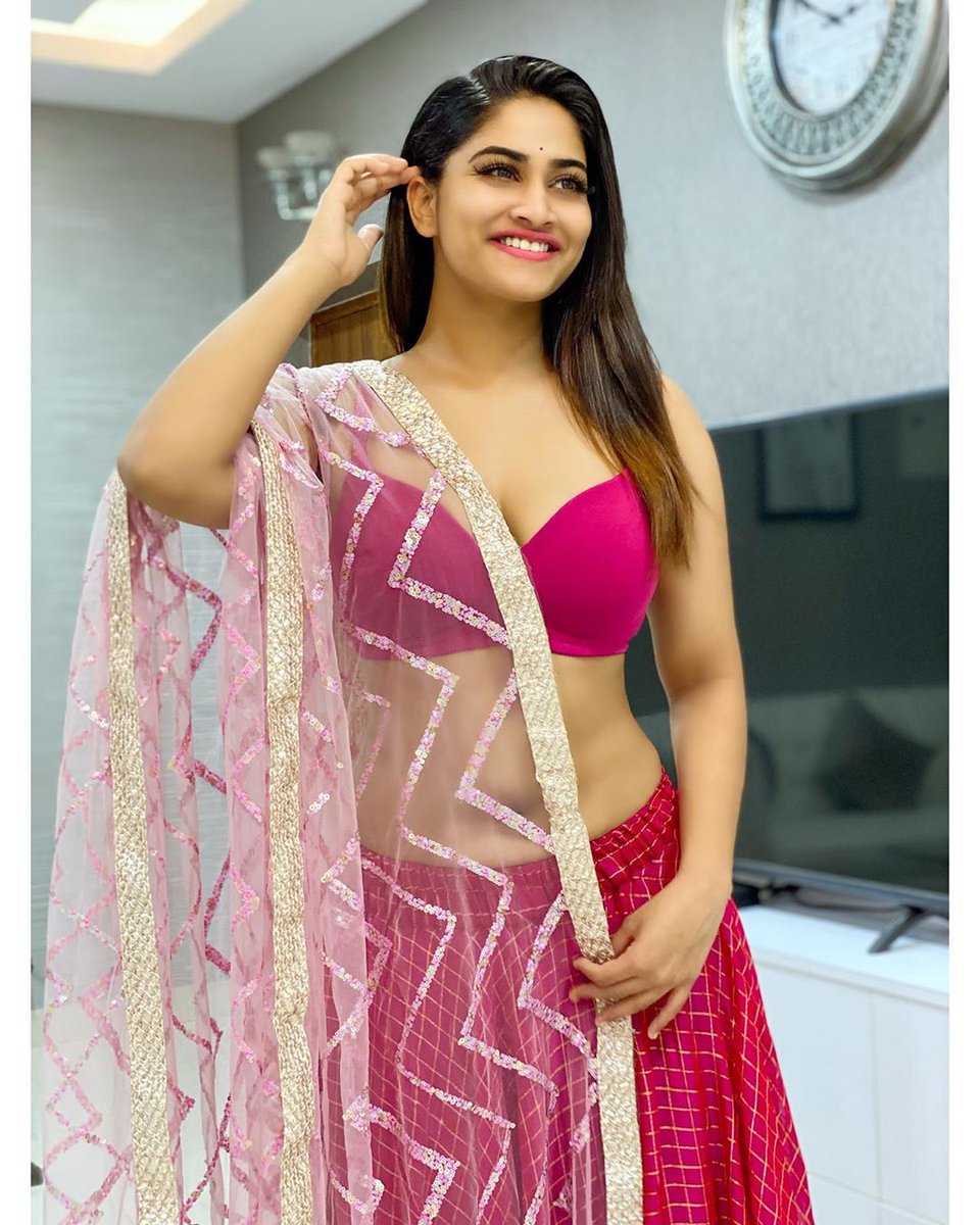 ActressSerial's tweet photo. Serial actress @shivaninarayana #shivani #Serialactress #hot #NavelQueen #navelshow https://t.co/GFfnYkNrVy