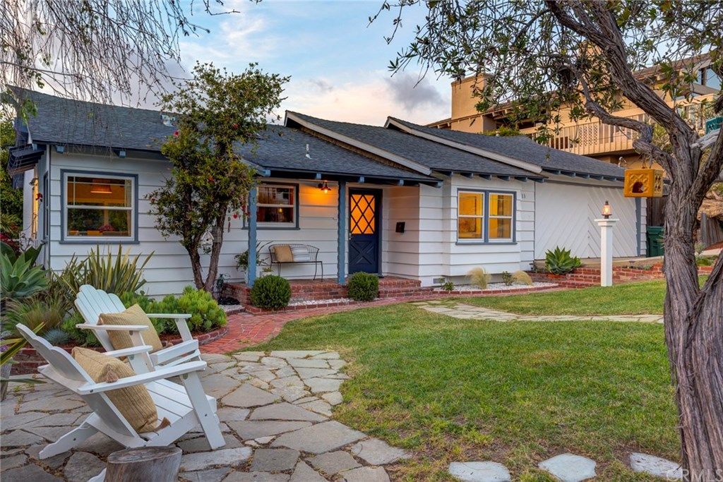 MB_Watcher's tweet image. After 461 DOM, Hill Section cottage at 811 1st (~5125 sqft. lot) closes for $2.662M, -$581K / -18% off start of $3.250M #ManhattanBeach #realestate mbconfidential.com/manhattan-beac…