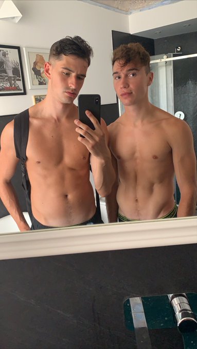 2 pic. Follow our #onlyfans for amazing gay content ?? https://t.co/BEWvDZyZBZ https://t.co/kpmt5qwW