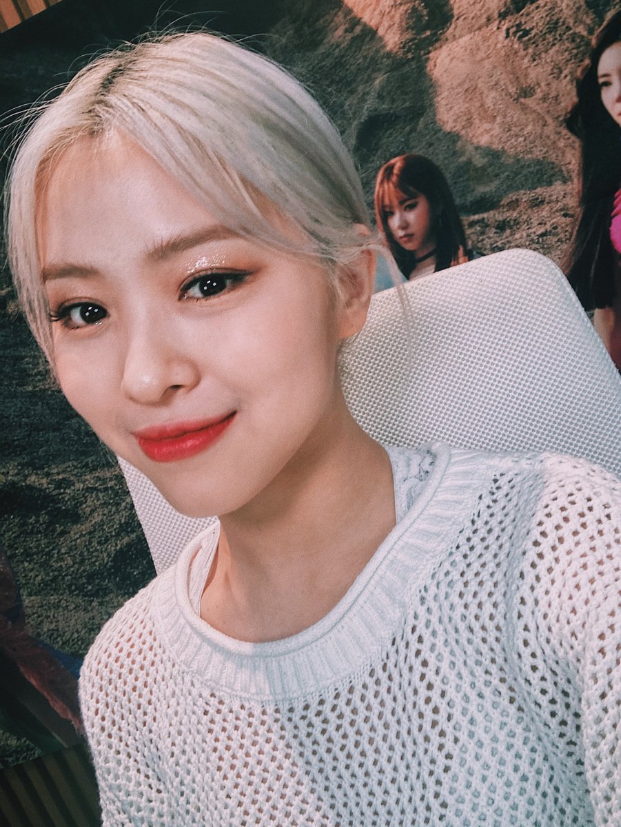 200828 ITZY VIDEO CALL EVENT
#RYUJIN #류진 #오늘은엔젤륮

YouTube youtu.be/wTowEKjDGkU
Melon kko.to/WxG0NBrDH
VIBE bit.ly/2E6MrwC

#ITZY #있지 <a href="/ITZYofficial/">ITZY</a>
#MIDZY #믿지
#NotShy
#ITZY_NotShy