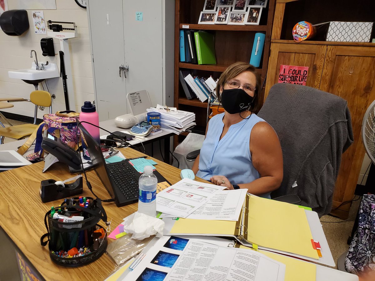 LedfordProud's tweet photo. We are #LedfordProud of Mrs. Janna Stowe who is working alongside her students this week during remote instruction!! Mrs. Stowe was chosen by her freshmen as their remote favorite this week!! Mrs. Stowe #weareLedfordProudofyou 🐾🖤🐾🖤🐾 https://t.co/JF0pbTXiqh