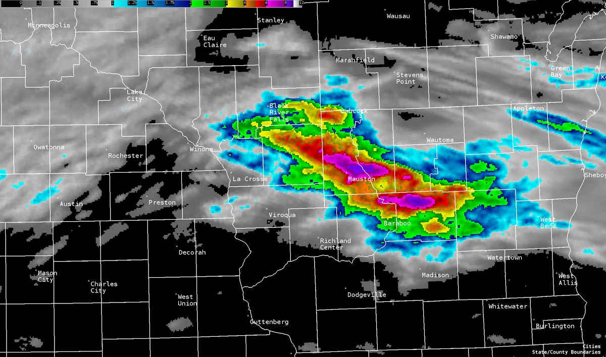 BillGraulWx's tweet photo. Needed the rain... but this is too much!
*8.60" - New Lisbon
*6.35" - Volk Field
*5.41" - Mauston
*5.00" - Tomah
*4.16" - Necedah
*4.00" - Wilton
*3.35" - Cataract
Use caution &amp; NEVER drive through flooded areas.
(Rain estimate image courtesy of the La Crosse NWS)
#wiwx #Flooding https://t.co/CTX5Uov6UM