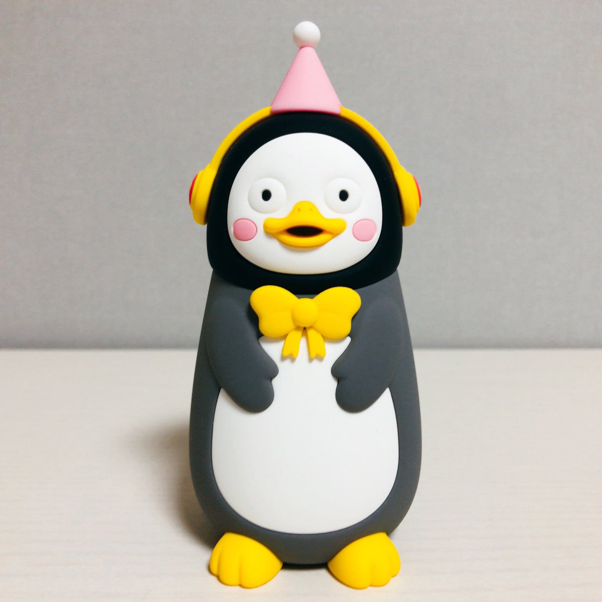 pengkerbell's tweet photo. 펭수 보조배터리 생일 에디션🎉| 펭수 엽서세트💛
SY! 생일 선물 고맙뜹니다!🎉🎂🎁❤️
#펭수 #펭수생일에디션 #펭수생일에디션엽서세트 #펭수생일에디션보조배터리 #펭수몰 #생일선물 https://t.co/mhRTySiSIq