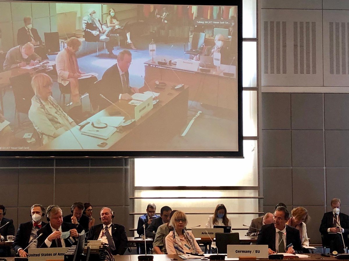 “The #OSCE as an independent, neutral and inclusive organization can play an important role in facilitating a dialogue between the Belarusian authorities, civil society and opposition.”
🇩🇪Secretary of State <a href="/MiguelBergerAA/">Miguel Berger</a> today at the special Permanent Council <a href="/OSCE/">OSCE</a> on #Belarus