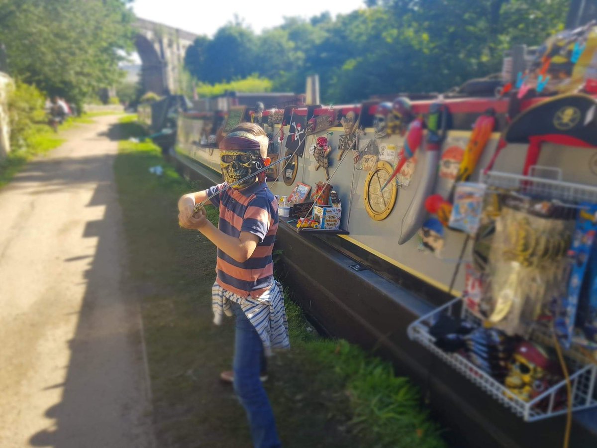 HeidiJManning's tweet photo. Meet more of the Saddleworth Pirates me hearties 😁😁 The Pirate Boat will be open for the last time at the gorgeous @Limekilncafe this Saturday and Sunday 11 - 4pm - Come and give us an Arrrrrgh! #uppermill #boatsthattweet #Pirates https://t.co/tny39iImEo