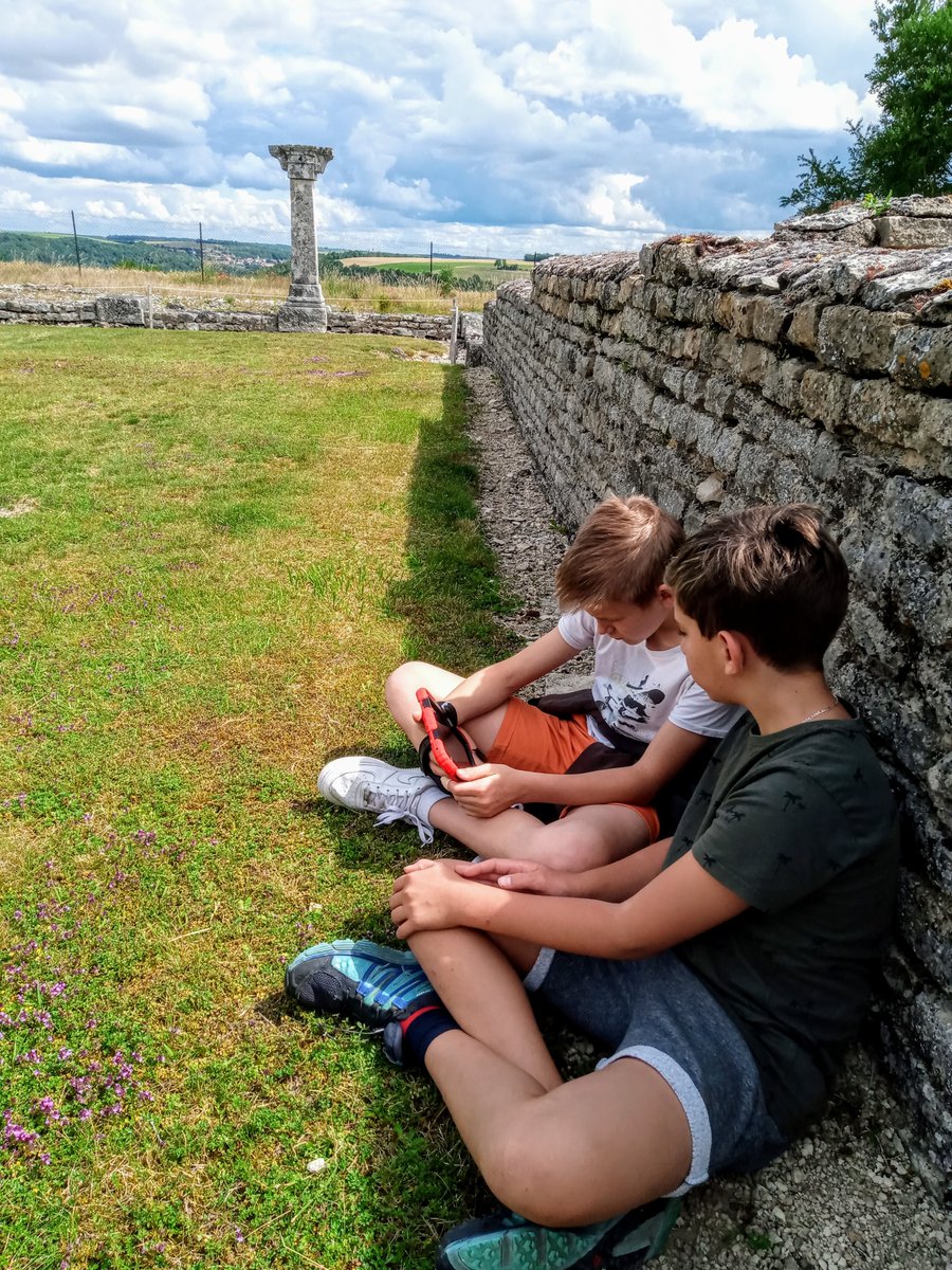 MuseoParcAlesia's tweet image. #Appli3D #Alésia 
Grâce à une appli 3D sur tablette, découvrez Alésia comme jamais vous ne l'auriez imaginée ! Si vous n'avez pas encore testé, c'est le moment 😉 Ça se passe sur les vestiges gallo-romains.