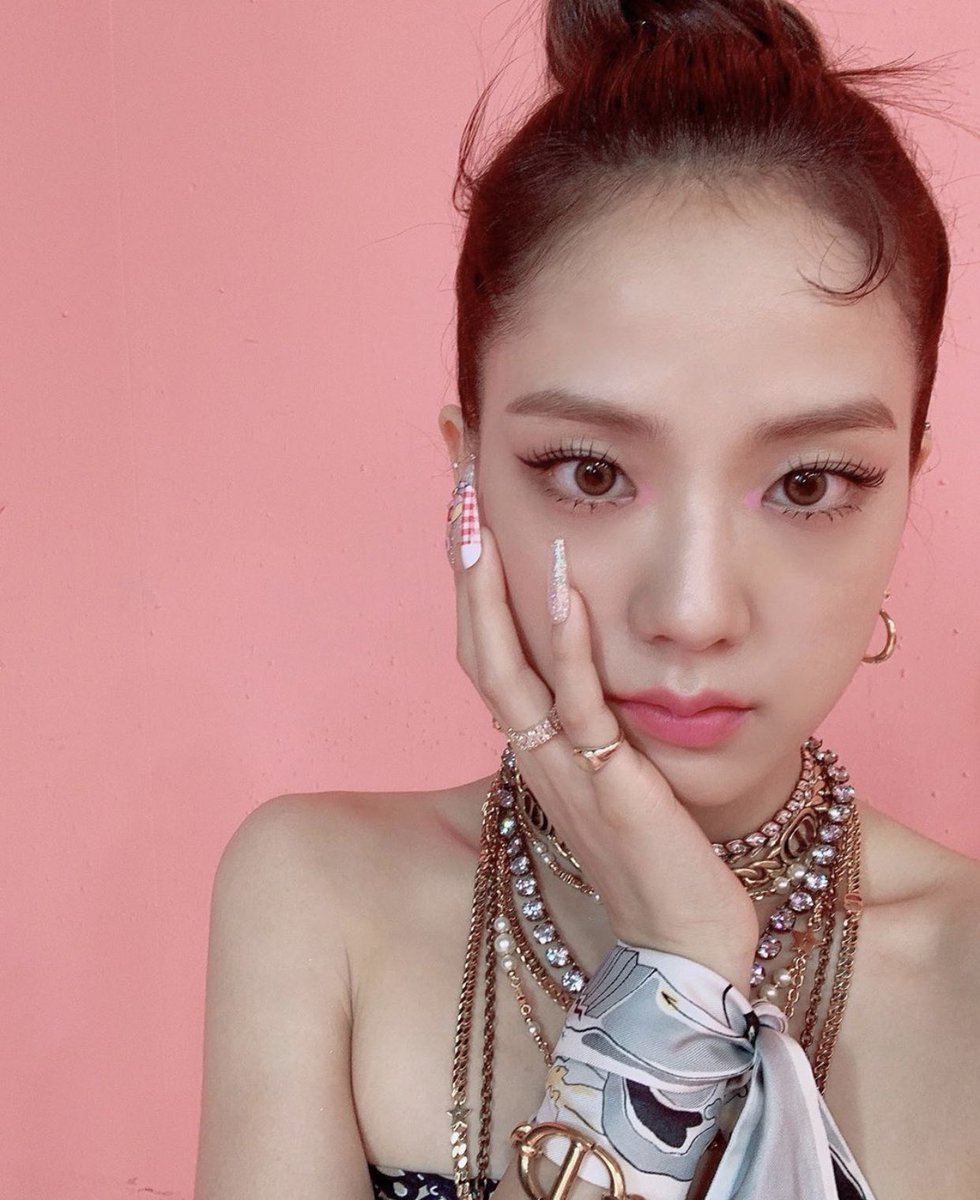 FREEJlSOO's tweet photo. uhm... https://t.co/2UFp74fVOP