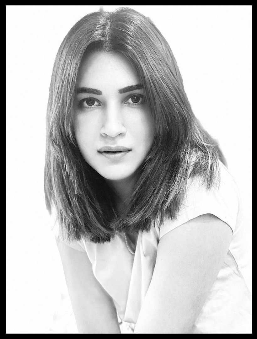 Day 39: @kritisanon youuuu are so beautiful.... to meeeeee..... can& #39;t u seeeeee..... youuuu are everything i hope forrrrrr....youuuu are everything i neeeeed.....