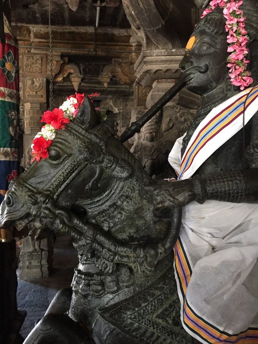 Shiva turns his Ganas as horsemans & foxes that are coverted to horses are brought to  #Madurai - King's palace to protect his devotee Manickavasagar.Shiva as KuduraiSwamy - Atmanatha Swamy  #Temple, Avudaiyarkoil 6/n