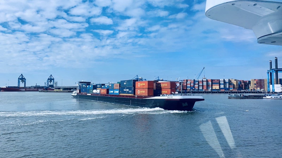 #shipping #containers over #theblueroad from @PortofAntwerp &amp; <a href="/PortOfRotterdam/">Port of Rotterdam Authority</a> to #Germany and back. #inlandshipping #sustainable