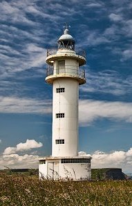 August Landmesser tweet media