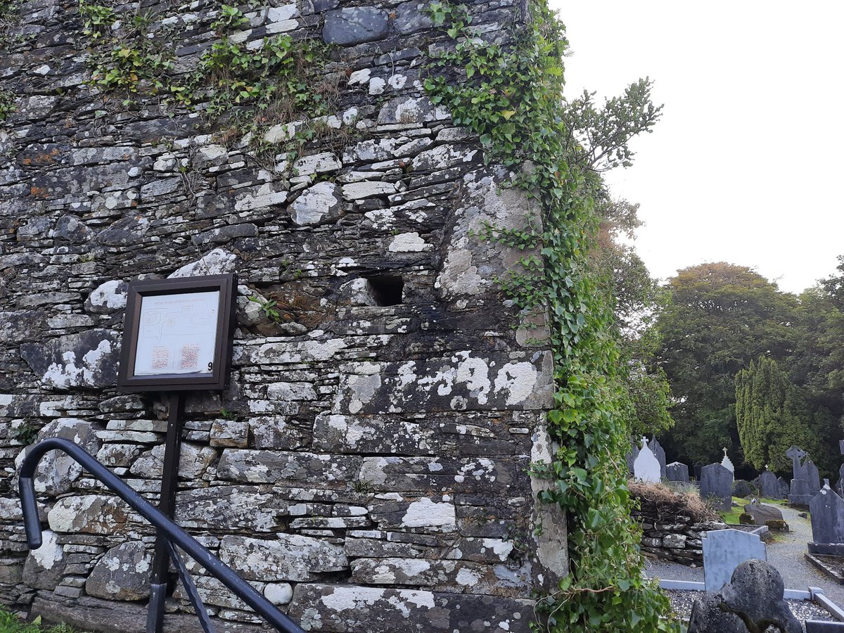 Planning enforcement in the Middle ages eh?Forfheidhmiú pleanála sna Meánaoiseanna, eh?Nó b'fhéidir gníomhaiochtai ina choinneThat Ball is still visible in Reilig Ghobnatan, ensconced in the wall of the medieval church. It is said to have curative properties. (Pictured)