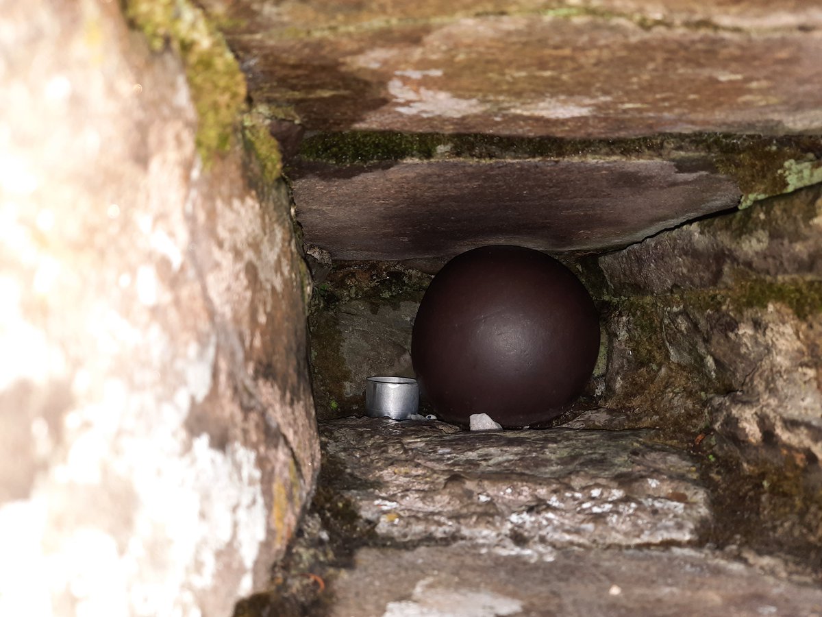 Planning enforcement in the Middle ages eh?Forfheidhmiú pleanála sna Meánaoiseanna, eh?Nó b'fhéidir gníomhaiochtai ina choinneThat Ball is still visible in Reilig Ghobnatan, ensconced in the wall of the medieval church. It is said to have curative properties. (Pictured)