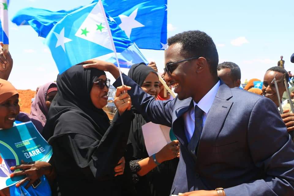 Soodhowayntii Musharax <a href="/DrAbdifatahBare/">Dr Abdifatah Barre</a>  ee maanta.
Taager oo heeli dhalinyarada.