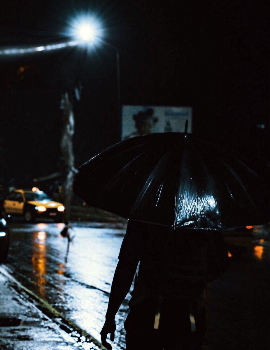 umbrella season ☔️ . 
#rain #rainphotography #season #pluie #nightphotography #photo #photographerlife #streetphotography #naturephotography #nature #senegalphotography #monson #welove221 #africanart #africa #watercolor #colors