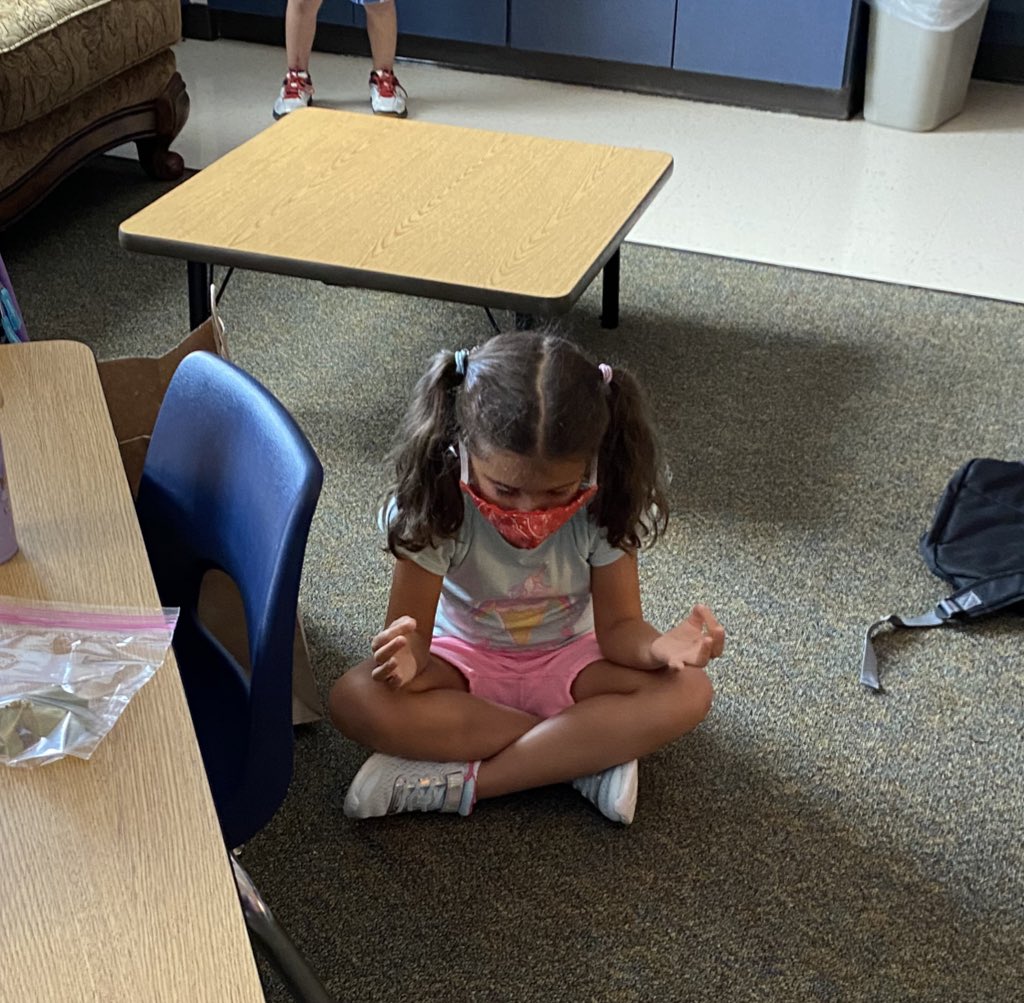 _mrsgskinders_'s tweet photo. A lot of laughter, a lot of practice, and a lot of meditating got us through the busy first full week of school! @clarkstontisd #allin #cougarstrong #fearlessfirsties #namaste https://t.co/YgZubj5biJ