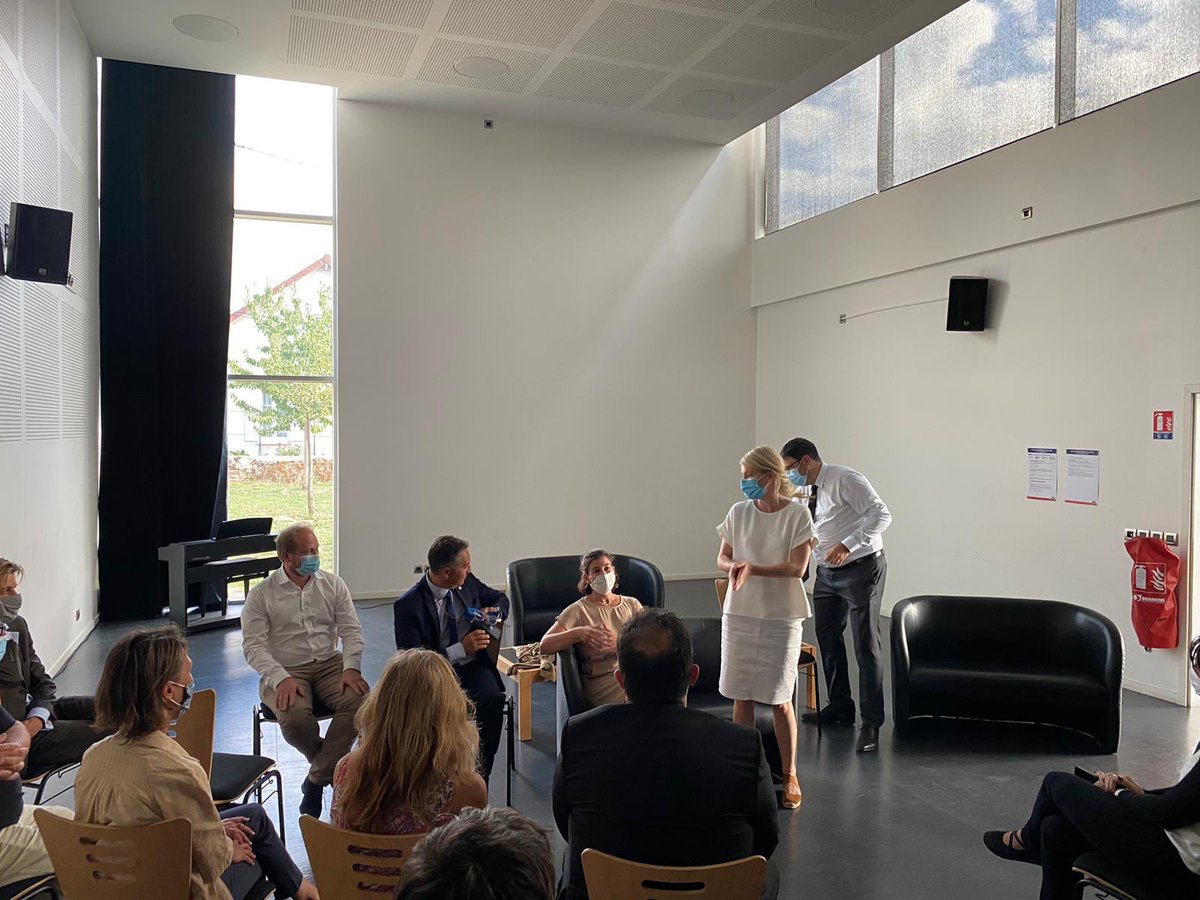 LeleuxNicolas's tweet photo. Merci @Cecile_Rilhac pour cette invitation, bravo @b_abba pour cet engagement. Merveilleux échanges hier soir sur l’environnement et la biodiversité. @CorceiroDavid @isaacbarch @franck_bernard1 @GosmantN https://t.co/B8SS6ef6A6