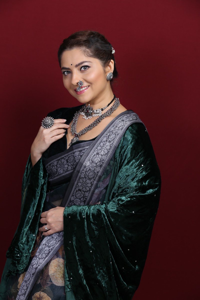 meSonalee's tweet image. तब्बल १२ वर्षांनंतर पुन्हा एकदा #zeegaurav पुरस्कार...

बाप्पाची कृपा, 
आणि शिवरायांचे आशिर्वाद...
हा पुरस्कार तमाम &quot;हिरकण्यां&quot;ना समर्पित.! 🙏🙏🙏

@prasadoak @manjiriok