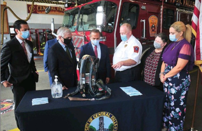 jofitz7's tweet image. In today's @Pawtuckettimes: @JamesDiossa, @SenJackReed, @davidcicilline, @MariaForCF and @JoshuaJGiraldo join together in @CentralFalls_RI Thursday to announce major federal fire grant for the city's fire department. Photos/@ernesta1959