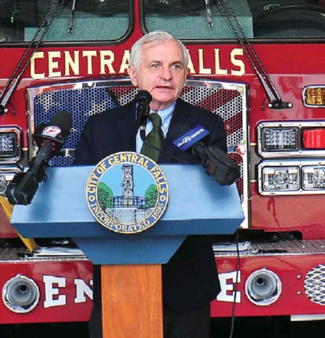 jofitz7's tweet image. In today's @Pawtuckettimes: @JamesDiossa, @SenJackReed, @davidcicilline, @MariaForCF and @JoshuaJGiraldo join together in @CentralFalls_RI Thursday to announce major federal fire grant for the city's fire department. Photos/@ernesta1959