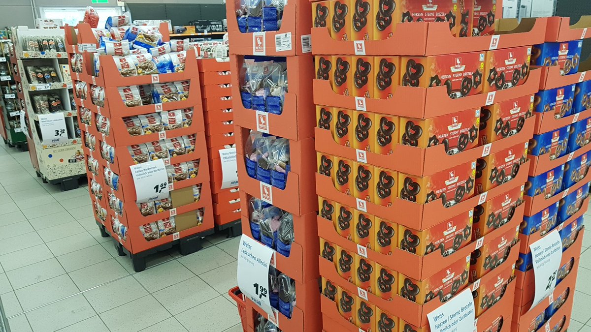 MrMoregame's tweet photo. FROHE WEIHNACHTEN ❄☃️🎋🎁🎉🎉🎉🎄 https://t.co/8DAflVRFRH