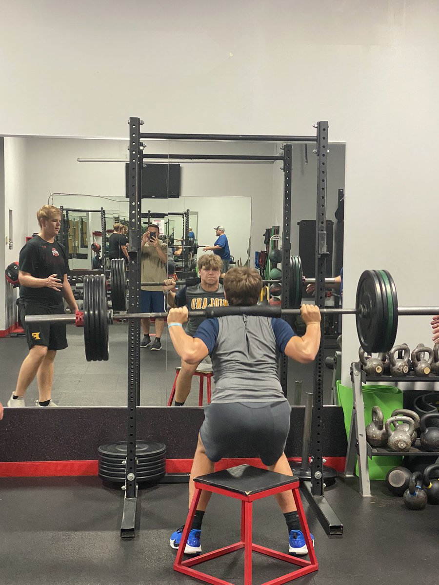 JohnnyKerns2's tweet photo. Off season workouts. Proud of these two young men for staying motivated. @OliverKerns @BrodyMangold16 https://t.co/yX2Il1hL4w