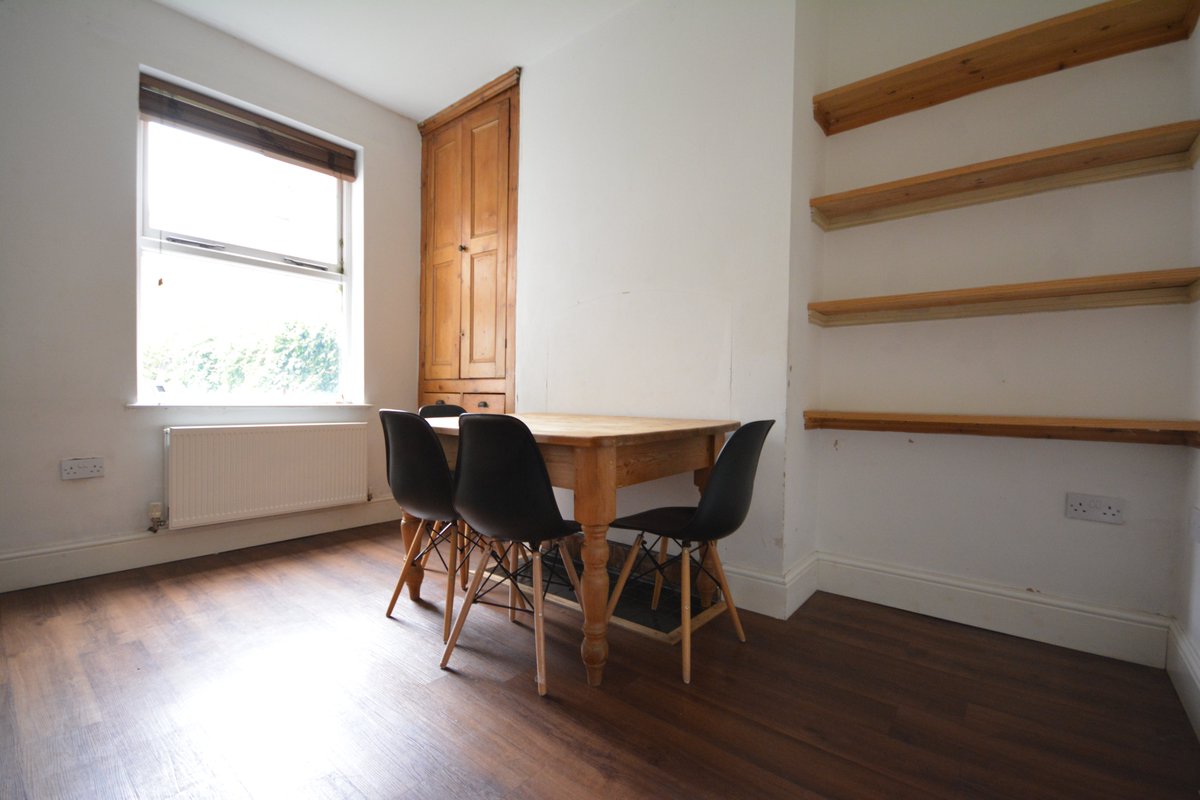 WaltonandAllen's tweet photo. For sale: This beautifully presented 4 bedroom student HMO is fully licenced and let agreed for 2020/21.

Please call us on 0115 9243304 for more information. https://t.co/pLCZWlTuSy