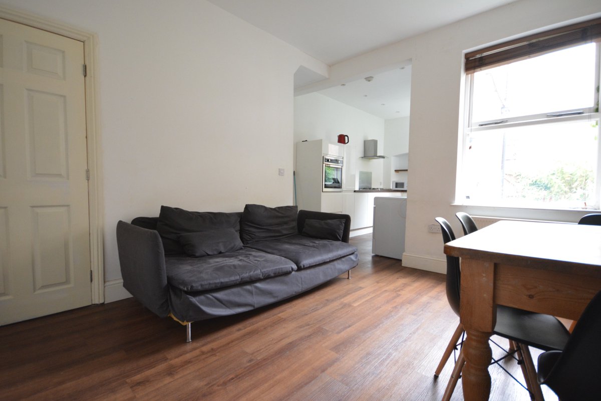 WaltonandAllen's tweet photo. For sale: This beautifully presented 4 bedroom student HMO is fully licenced and let agreed for 2020/21.

Please call us on 0115 9243304 for more information. https://t.co/pLCZWlTuSy