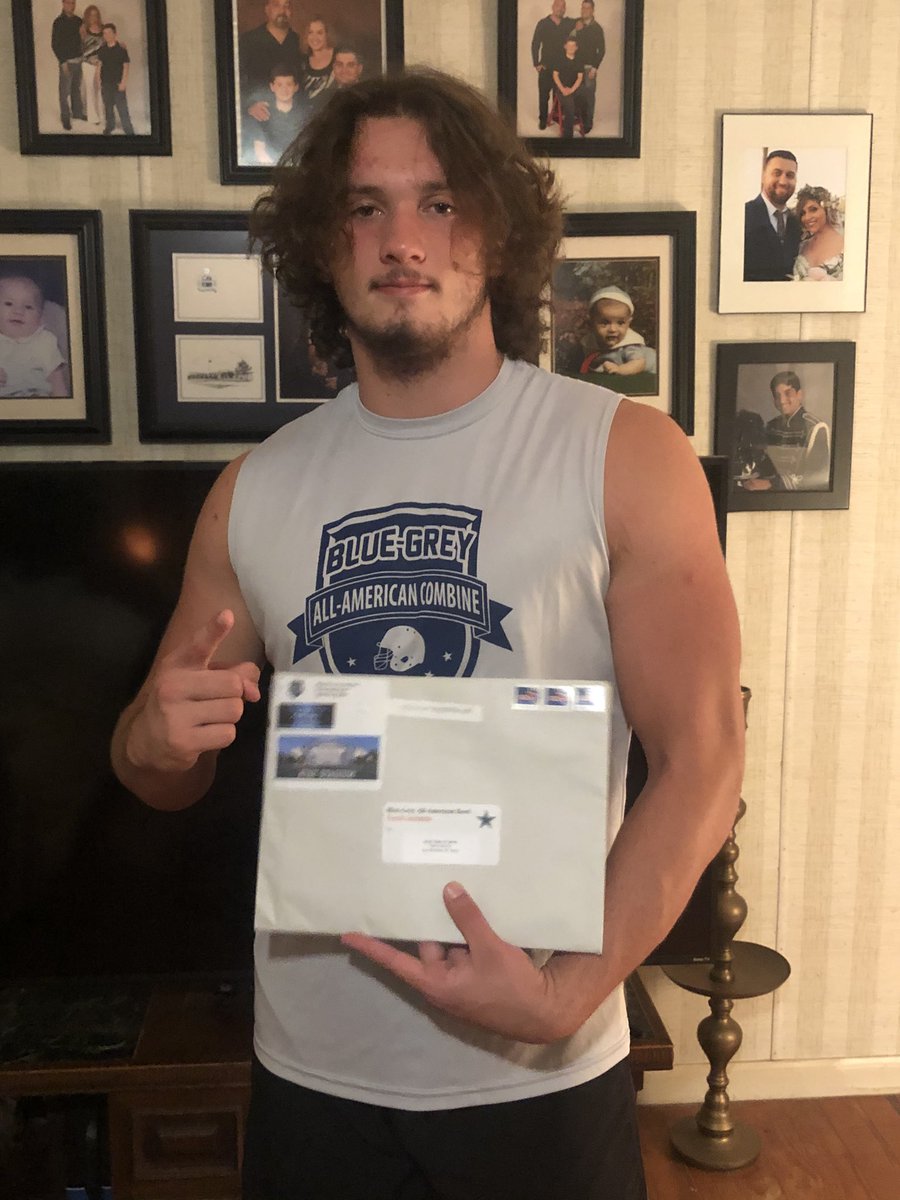Noble20Julian's tweet photo. A Blue Grey All American Bowl invitation? In the Dallas Cowboys AT&amp;T Stadium? ohhhhh, you already know 😏.  Thanks @BlueGreyFB for the selection. @NBHSFB #SharpenTheSpur https://t.co/MFdqrt6g33