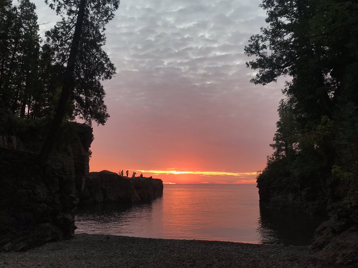 Sunrise 606. Yeah, yeah, yeah, another sunrise photo from the waters surface. But at least I’m in a new location this time. – bei  Blackrocks