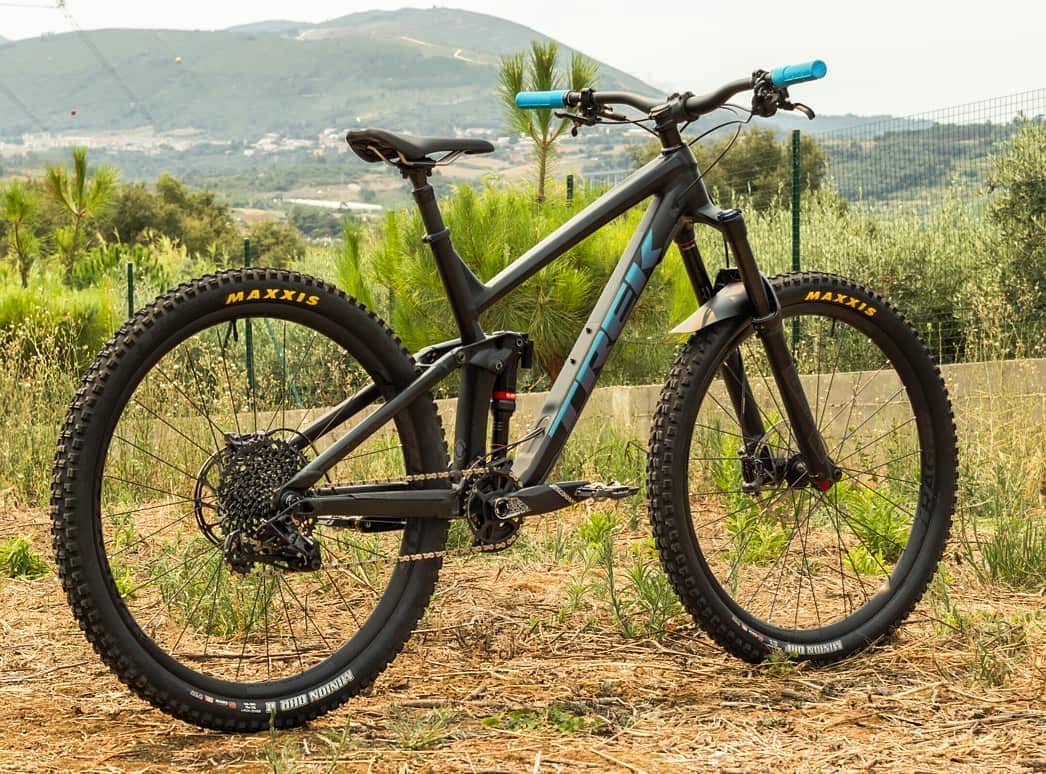 Super tidy <a href="/trekbikes/">Trek Bicycle</a> Slash 8 rocking the #FaceFender Stealth 😎
-
📸 <a href="/r/">Rex Hammock</a>.mateusilva 👏
-
#MuckyNutz #MountainBike #MountainBiking #Fenders #Mudguard #Bike #MTB #Cycle #Cycling #Fitness #Sport #Enduro #Trails #Dirt #Loam #Recycle #Mud #Bicycle #Photography #BikeRide #TrekBikes