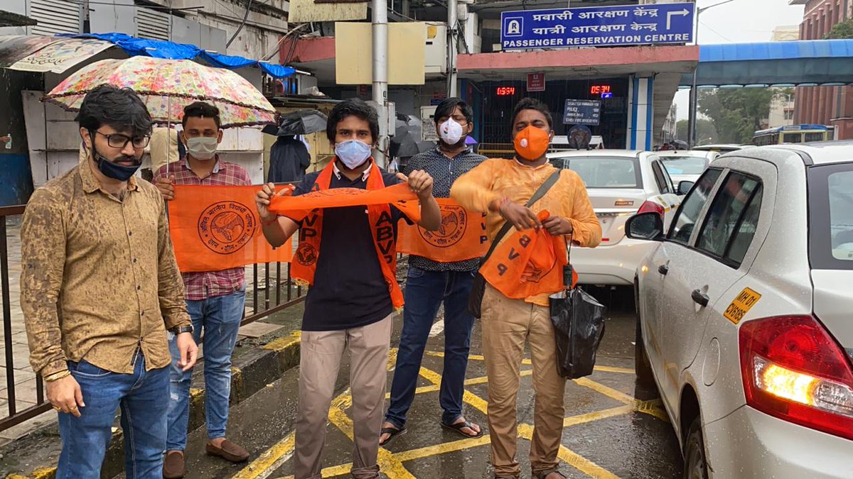 abvpgirgaon's tweet photo. ABVP held a demonstration outside Churchgate station in Mumbai today in condemnation of the cruelty shown by Shiv Sena MLA Abdul Sattar's security personnel in Dhule towards peaceful ABVP protestors. #ShameOnMahaGovt https://t.co/gsUWCUdAyF