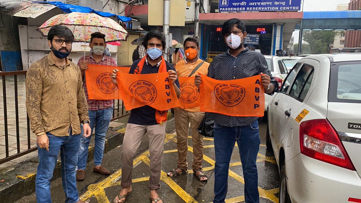 abvpgirgaon's tweet photo. ABVP held a demonstration outside Churchgate station in Mumbai today in condemnation of the cruelty shown by Shiv Sena MLA Abdul Sattar's security personnel in Dhule towards peaceful ABVP protestors. #ShameOnMahaGovt https://t.co/gsUWCUdAyF