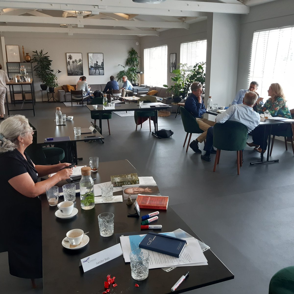 "De hindernis in je oordeel op het spoor komen." Voor <a href="/ComeniusL/">Comenius Leergangen</a> aan de slag met actueel thema Complexity (pandemie) en Leadership (verkiezingen VS) bij <a href="/wickedgroundsnl/">Wicked Grounds</a> Oefening 'Van stellige opvatting naar onderzoekende vraag' (zie hetnieuwetrivium.nl/index.php?id=2…)