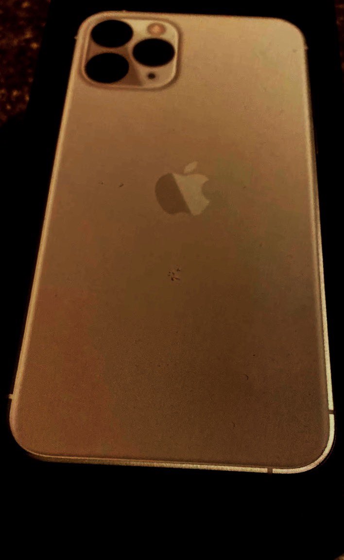 Ak_Johnson01's tweet image. I have two mobiles ( iPhone pro Max &amp;amp; sumsung ) and a laptop ? 
#chargingproblems