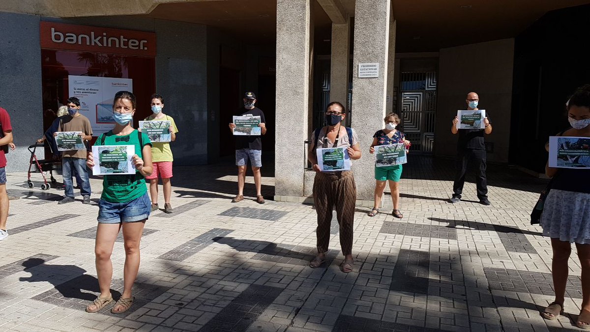 MalagaRebellion's tweet photo. Concentración ante consulado de Brasil en Málaga. Salvemos Amazonía
#NoAlTTIP
#SOSAmazonia
#StopUEMercosur
#XRMalaga https://t.co/IdA4SJ5htp