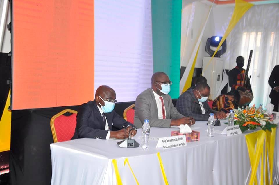MINCOM_CI's tweet photo. La cérémonie de lancement de la 22ème Nuit de la communication, dotée du Prix EBONY 2020, a eu lieu, le jeudi 27 août 2020, à la Maison de la Presse à Abidjan.
#EBONY2020
#MinCom🇨🇮 https://t.co/lPfz6yYGEQ