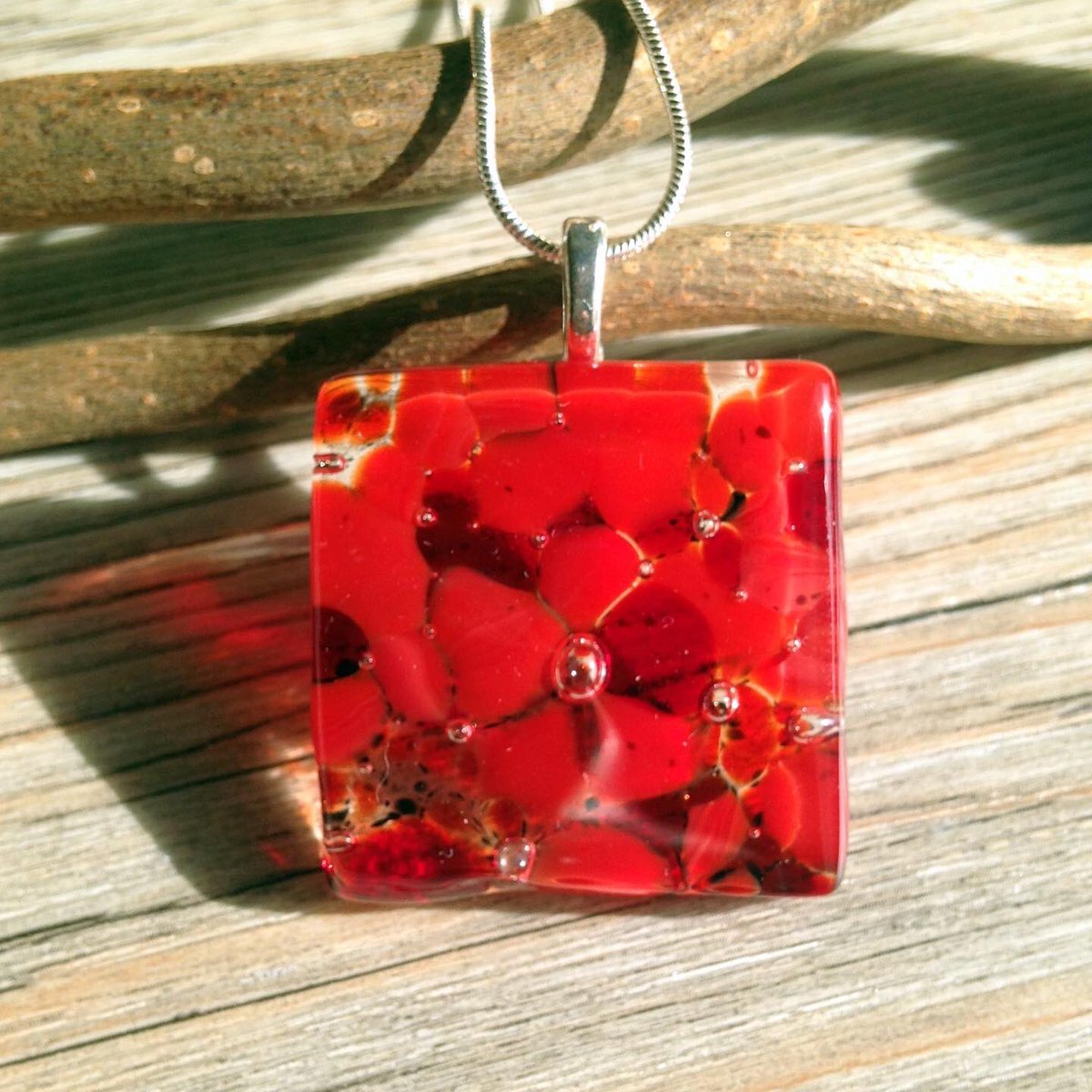 treptowglass's tweet photo. What a lovely Feedback I had on an order on Etsy. The bright red jewellery is available as earrings, kidney wire earrings, square and long pendants as well as matching cufflinks.

#customerfeedback #redjewelry #redearrings #kidneywire #coupleslook #partnerlook #roteohrringe #red https://t.co/ImTFg5t6cM