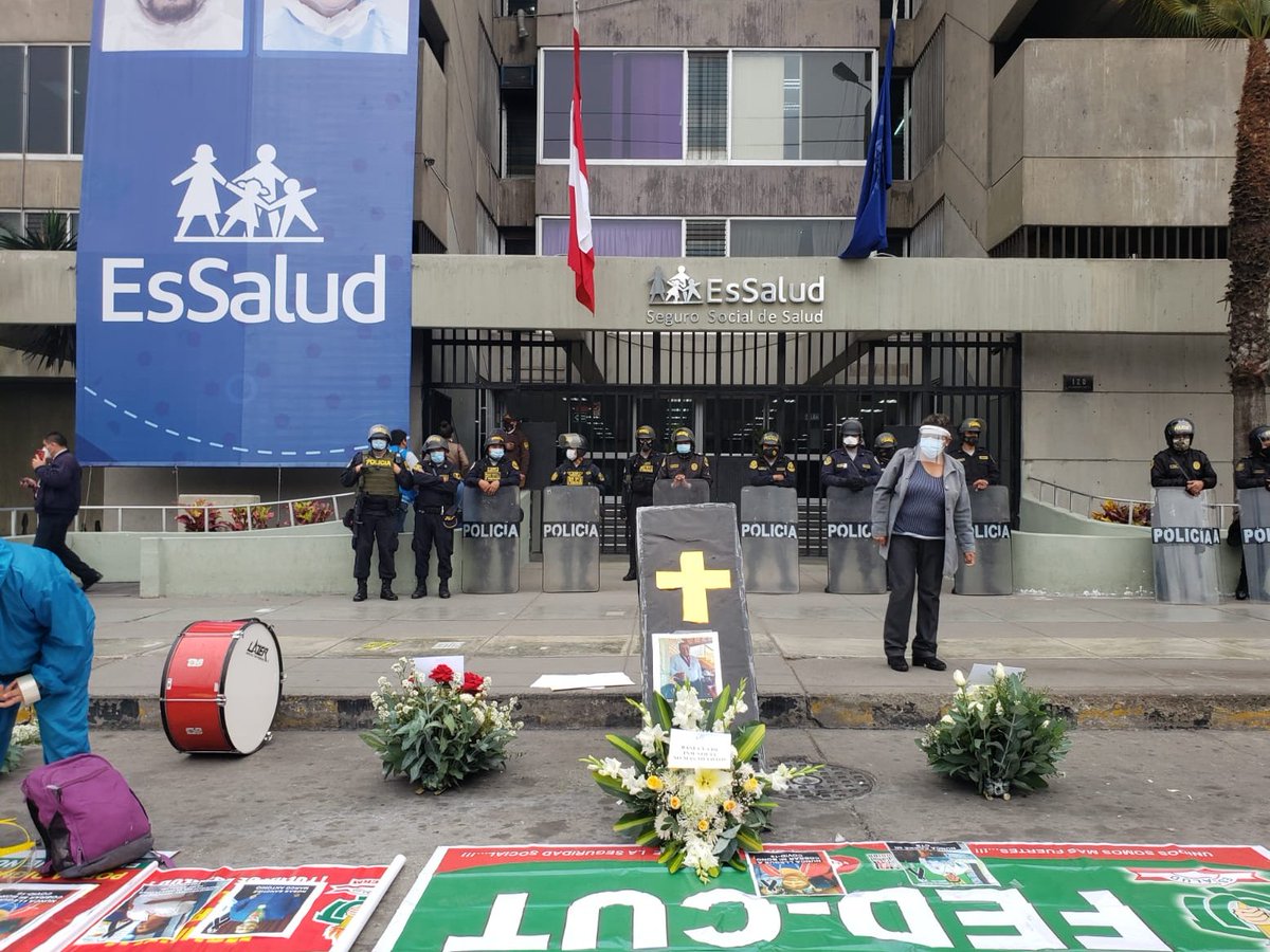 FedCut's tweet photo. No permitiremos, ni un muerto más en los trabajadores de EsSalud, a causa de la mezquindad y la indiferencia de funcionarios ineficientes.
📢📢 ¡¡¡ REMOCIÓN DE FUNCIONARIOS, URGENTE, URGENTE !!!
📢📢 ¡¡¡ ATENCIÓN A NUESTRAS DEMANDAS, URGENTE, URGENTE !!!
#HuelgaEsSalud https://t.co/kexrtcYar7
