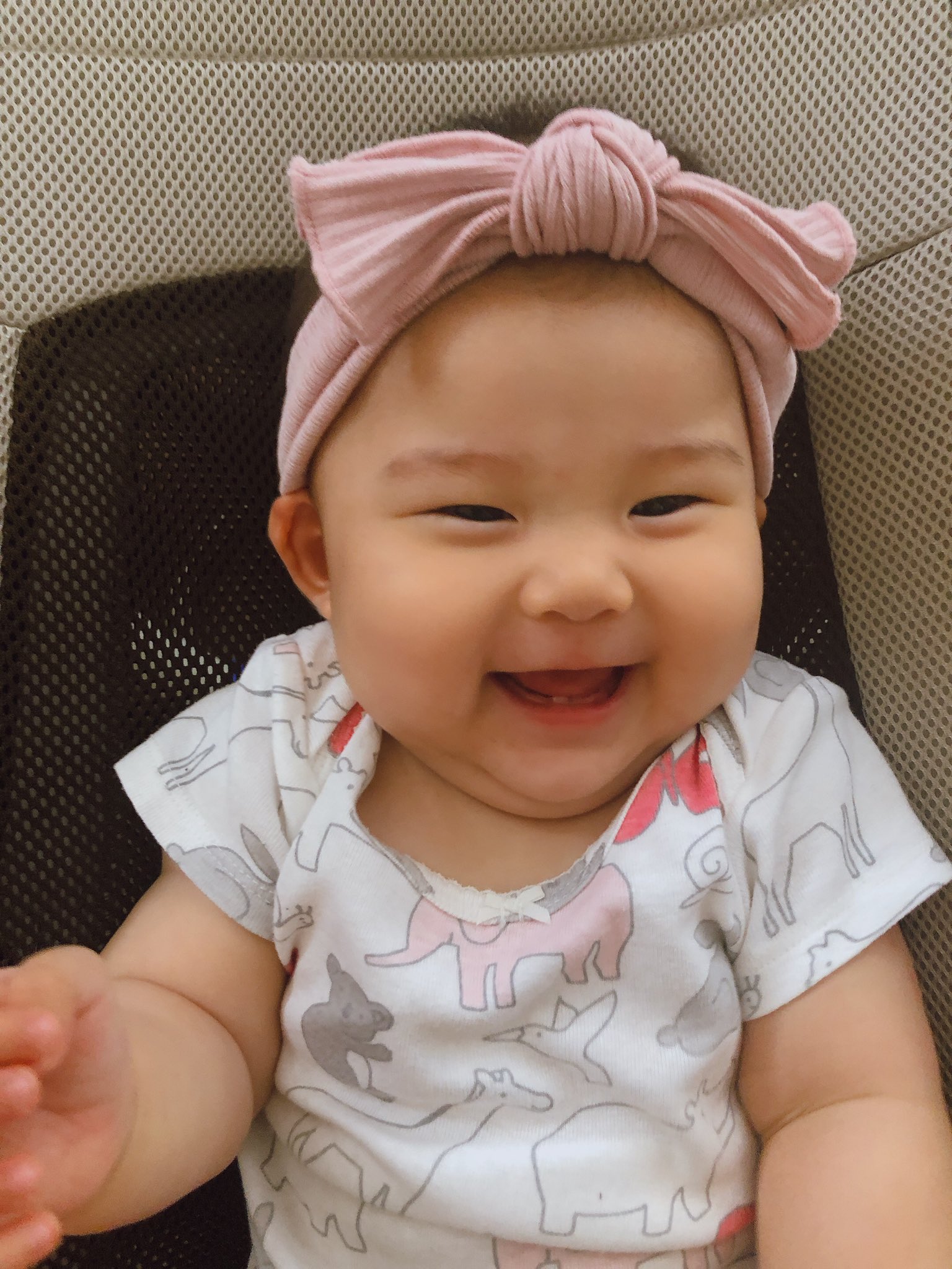 久世理瀬 くぜりせ 薄毛赤ちゃんヘアバンド似合う説を聞いて 本日初着用 これ 合ってる 笑 わたしの仕方が悪いのか はちまきしたお祭りおじちゃんか お風呂上がりのおばちゃまにしか見えないのだが 母爆笑 それ見て娘も爆笑 T Co