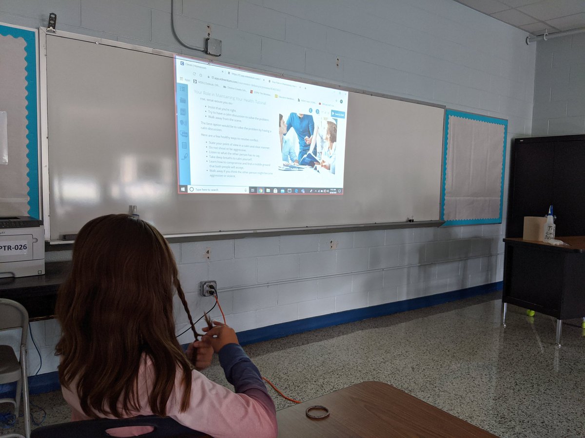 From #Science to #SocialStudies to #PE #hybridinstruction is happening in classrooms at #ThePark and beyond, with students engaged in instruction from their desks and their homes! @OnslowSchools #Nthistogether #OnslowDLT