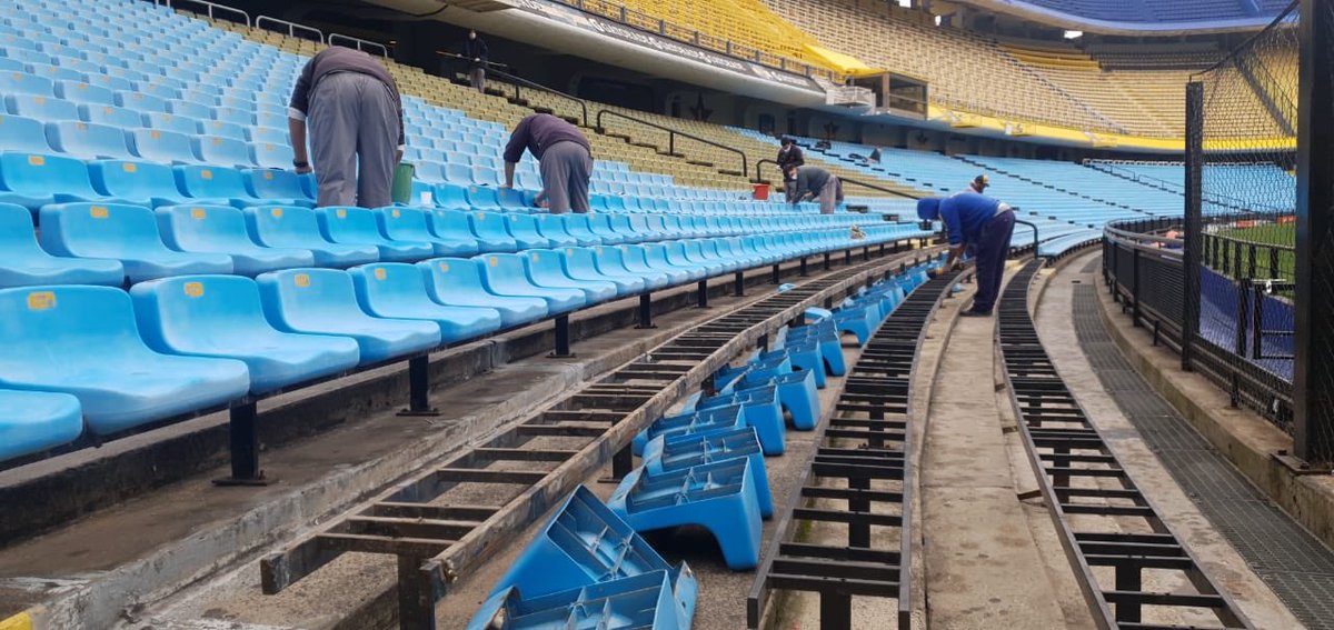 Me pone muy contento contarles que comenzamos las obras de remodelación en la platea L para reemplazar las butacas celestes por azules para tener una Bombonera bien xeneize. Un reiterado pedido de socios y socias se pone en marcha. Otro sueño empieza a hacerse realidad.