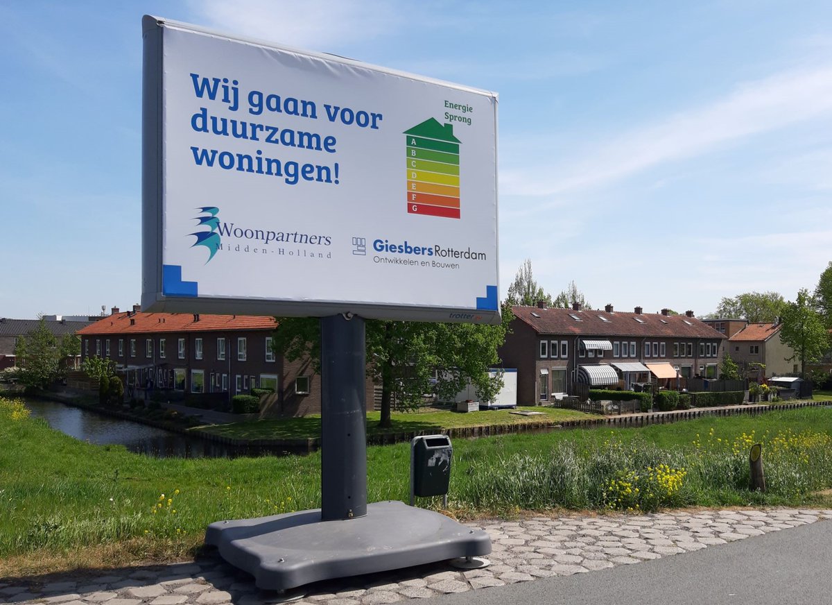 Ons groot onderhoudsproject in Waddinxveen /Gouda is opgeleverd. I.o.v. <a href="/WoonpartnersMH/">Woonpartners MH</a> hebben wij in bouwteam 93 woningen energetisch verbeterd en er groot onderhoud verricht. De woningen kunnen nu weer lange tijd mee.

#verduurzamen #onderhoud #renovatie