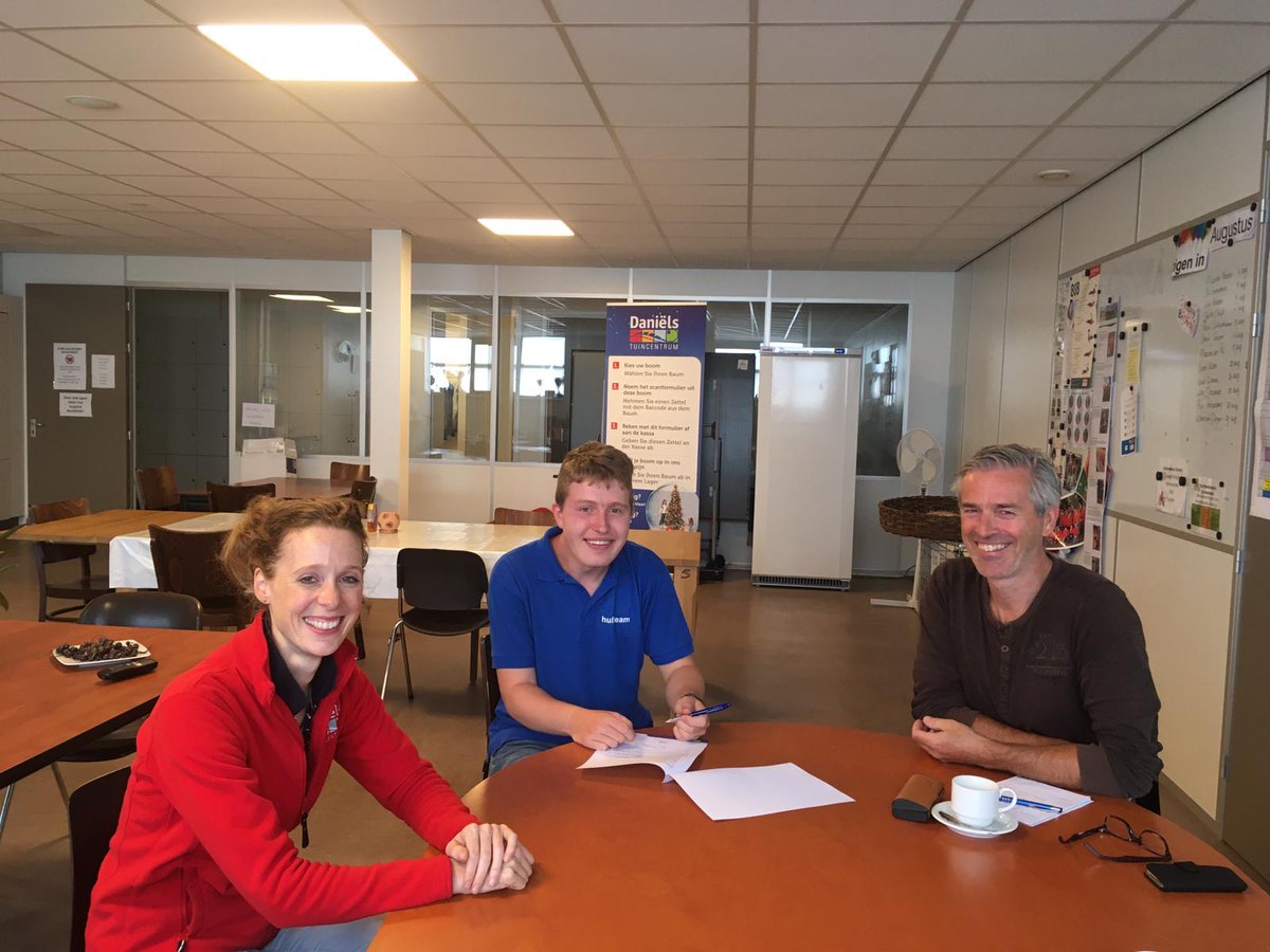 na twee jaar hard werken in het trainingsteam een contract voor een individuele werkervaringsplek voor Jasper!@tuincentrum Daniëls@met coach Lei